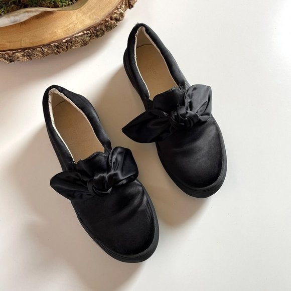 Urban Outfitters Bow Shoes | Size 7 - Picture 1 of 6
